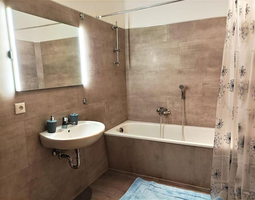 Modernes Apartment Mit Balkon Magdeburg Eksteriør billede